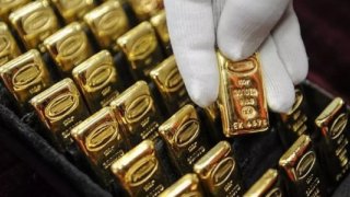 Altın fiyatları, enflasyon beklentilerinin yükselmesine rağmen doların güçlü duruşu nedeniyle baskı altında seyrediyor.
