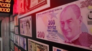 Piyasada yıl sonu için dolar/TL kuru öngörüsü netleşti.
