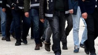 "Elektronik imza dolandırıcılığı yapan bir şebekeye yönelik 22 farklı şehirde eş zamanlı operasyonlar gerçekleştirildi."
