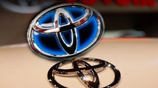 Toyota, Amerika Birleşik Devletleri'nde yaklaşık 400 bin otomobilini güvenlik gerekçesiyle servise çağırdı.
