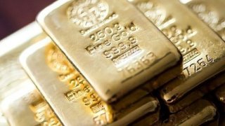 İki farklı uluslararası bankadan kıymetli metal altın fiyatlarına dair güncellenmiş öngörüler.
